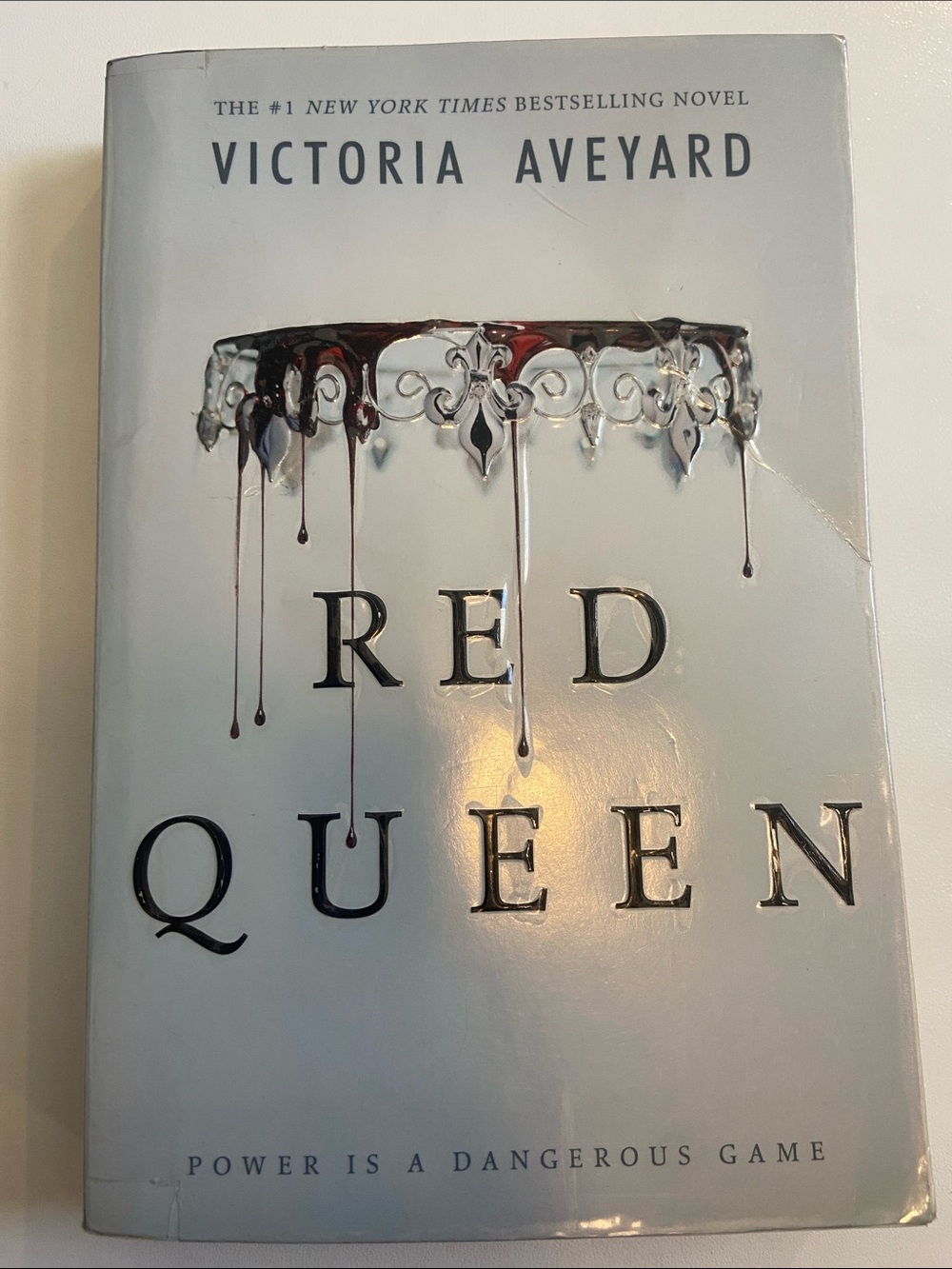 Red Queen book by Victoria Aveyard - Good condition